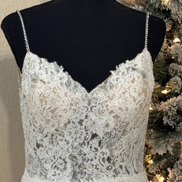 Blue By Enzoani Mermaid Style Ivory Wedding Dress - NEW Size 4 - Retails $4800 - Picture 4 of 16